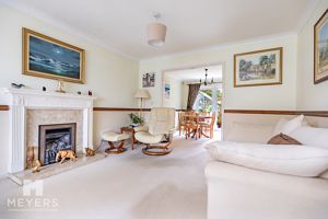 Lounge Through To Diner- click for photo gallery